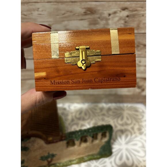 California Missions SAN JUAN CAPISTRANO 1997 Cross Keepsake Box Coin LOT Lightup - Picture 9 of 9